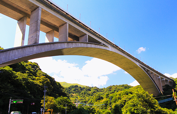 東九州自動車道　別府明礬橋